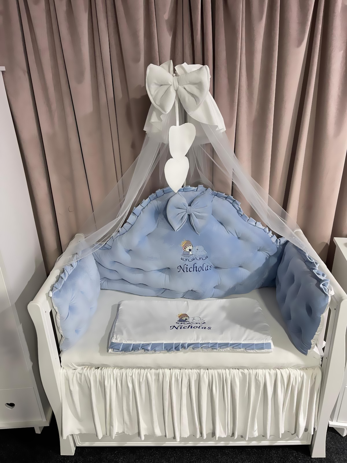 Set 11 piese Regal Catifea Blue – lenjerie pătuț premium, personalizabilă, din catifea albastru regal pentru bebeluși – PeppiBambini - imagine 4