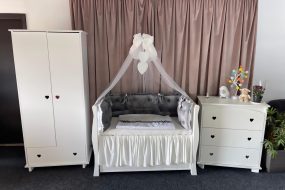 Set 11 piese Royal Catifea Grey – lenjerie pătuț premium, personalizabilă, cu broderie elegantă pentru bebeluși – PeppiBambini