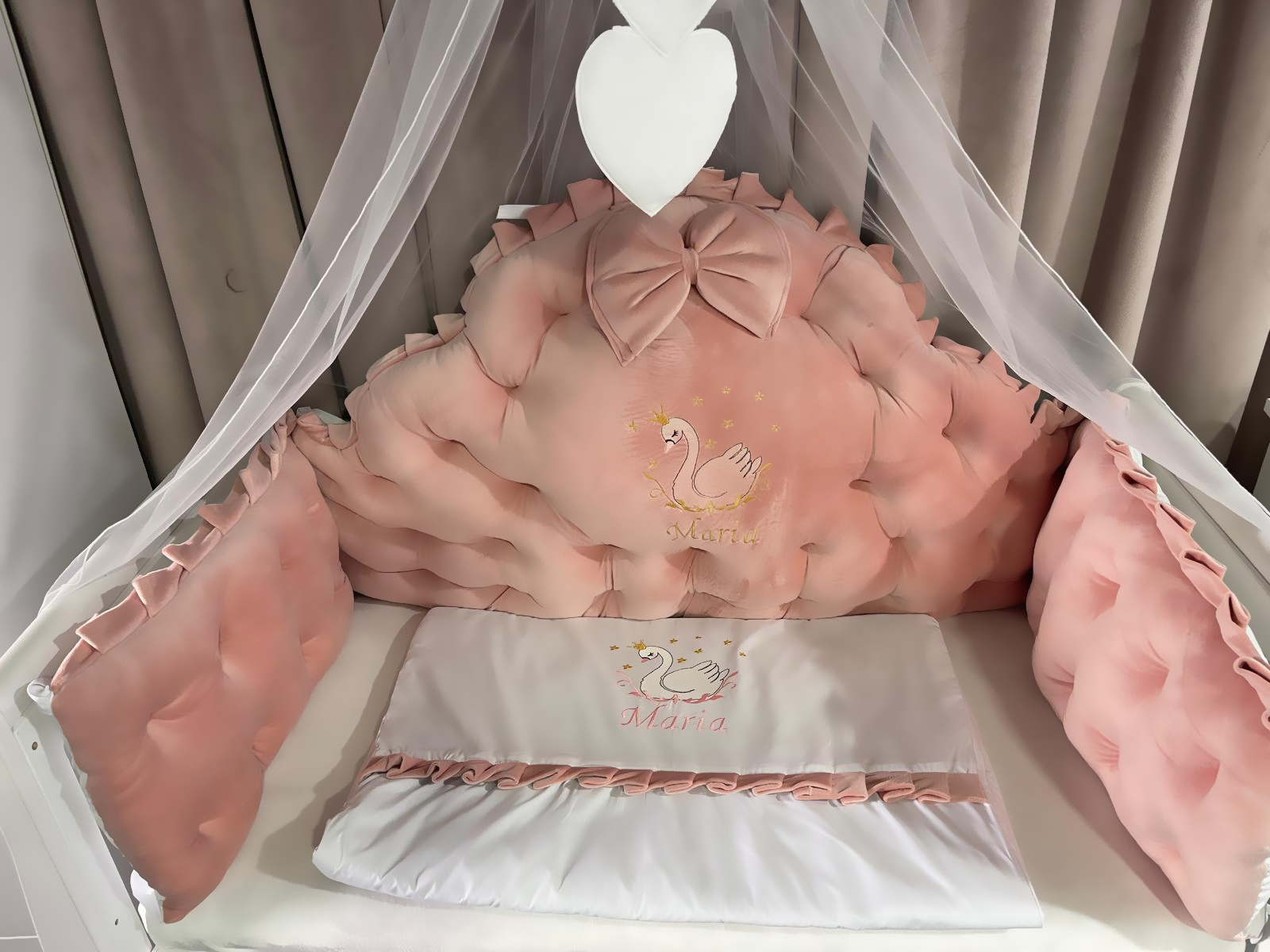 Set 11 piese Regal Catifea Pink – lenjerie pătuț premium, personalizabilă, cu broderie elegantă pentru bebeluși – PeppiBambini - imagine 2